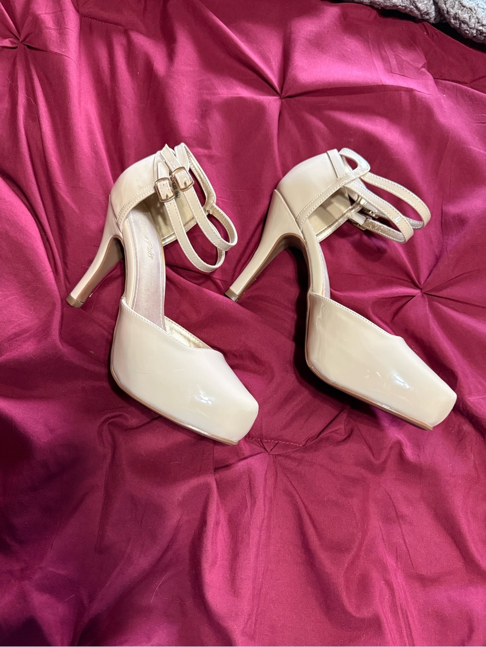 Elegant Cream Patent Ankle-Strap High Heels size 9.5